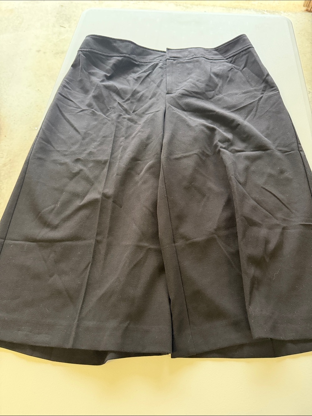 Woman’s Apt. 9 Women's Black gaucho pants, Size 12